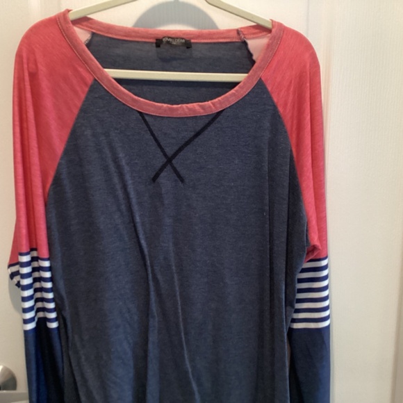 Woman's Size 2x top - Picture 2 of 7